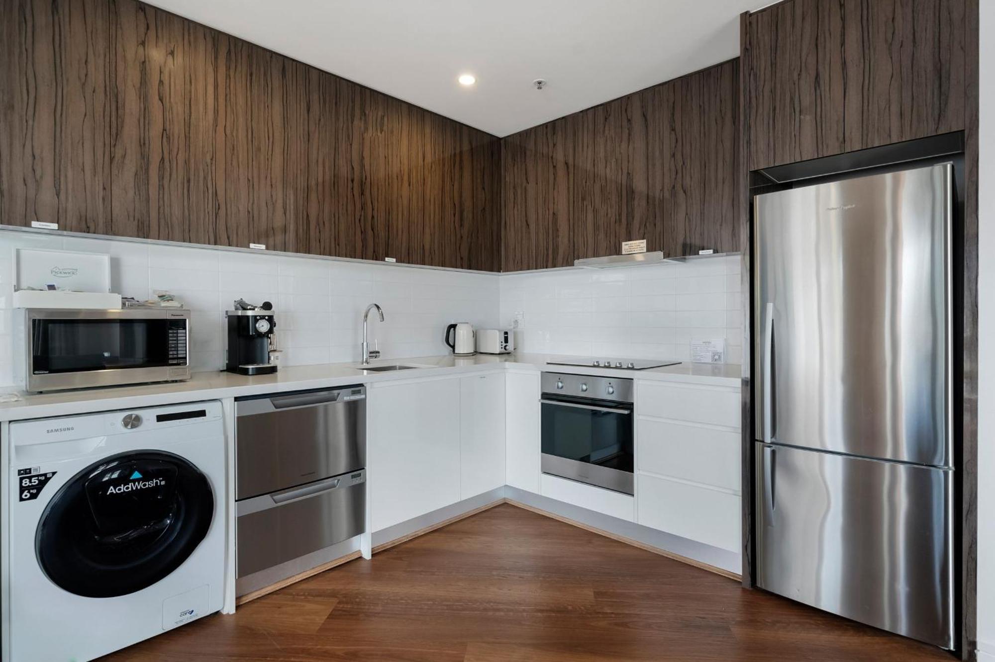 Bondi 38 Serviced Apartments Сидни Екстериор снимка