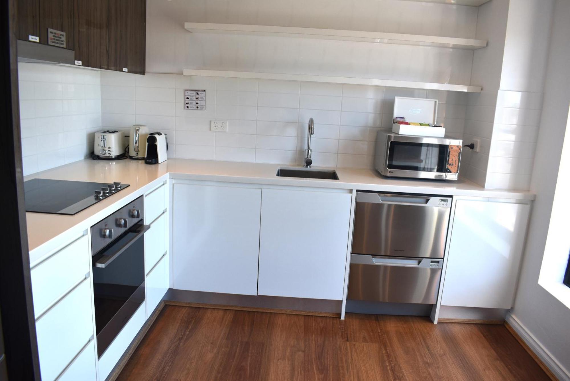 Bondi 38 Serviced Apartments Сидни Екстериор снимка