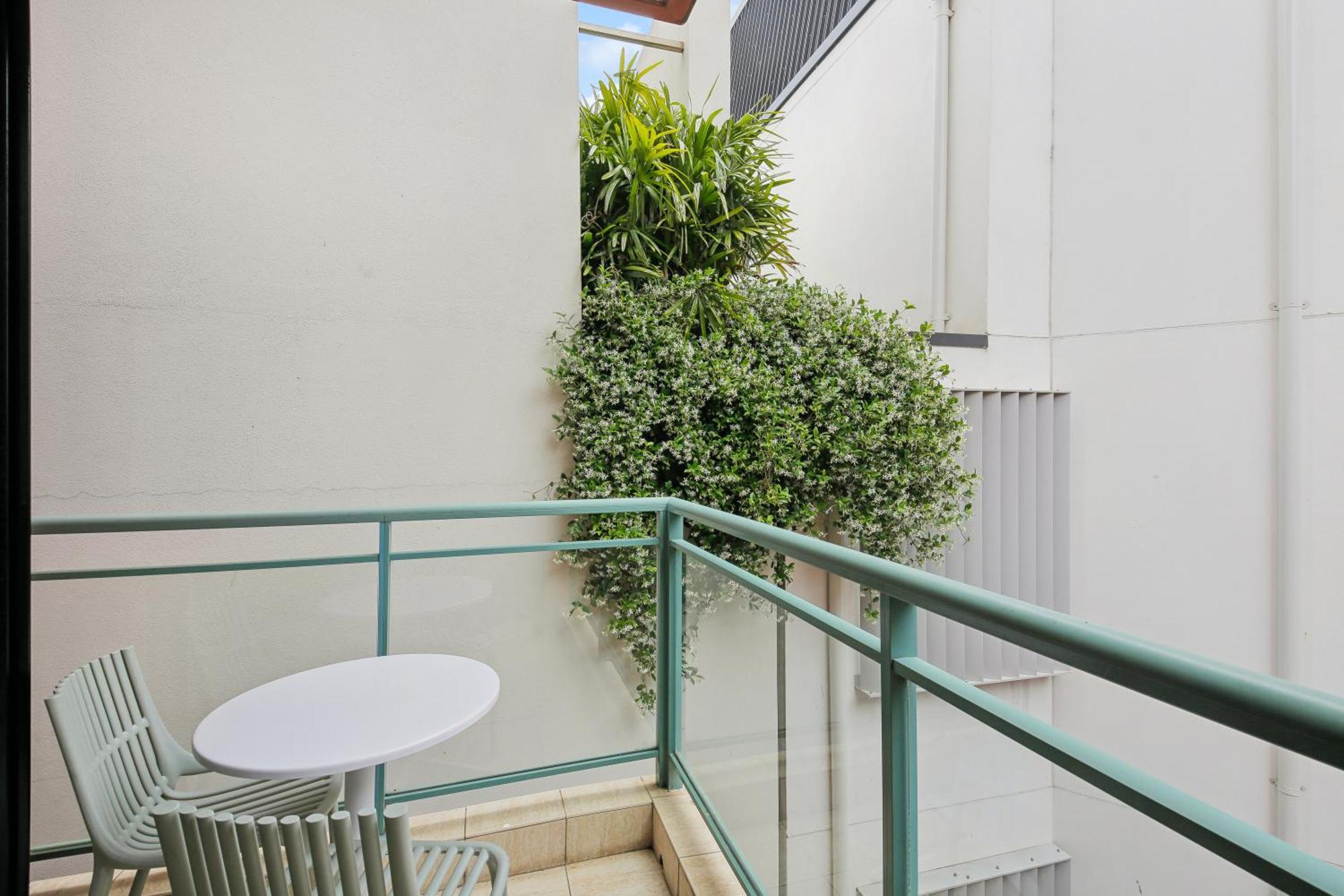 Bondi 38 Serviced Apartments Сидни Екстериор снимка